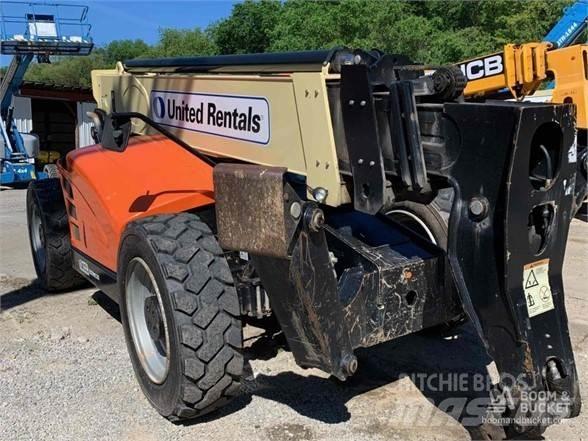 JLG 1055 Teleskopické manipulátory