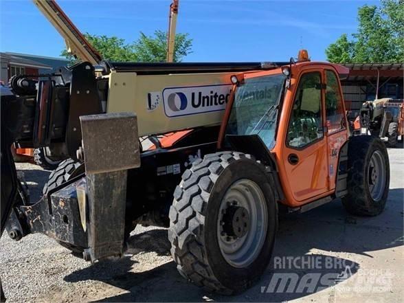 JLG 1055 Teleskopické manipulátory
