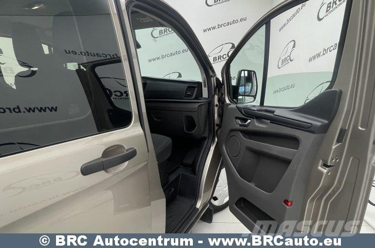 Ford Transit Custom Minibusy