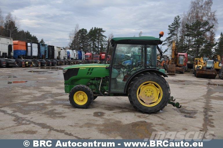 John Deere 5085 Traktory
