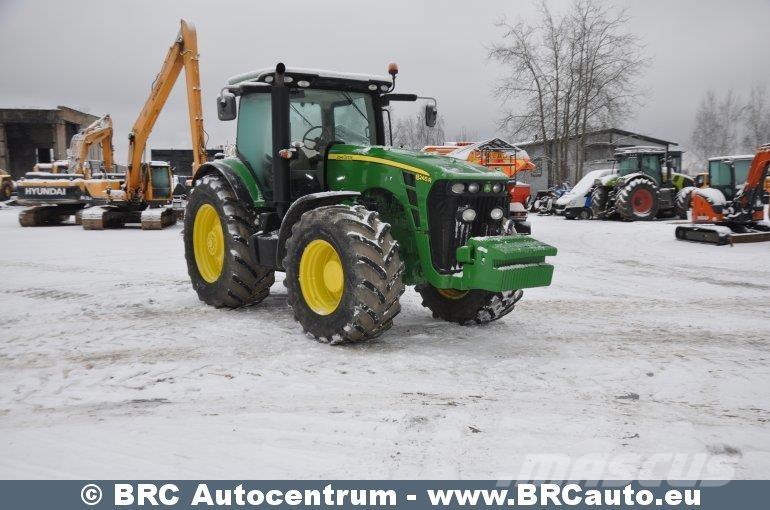 John Deere 8245R Traktory