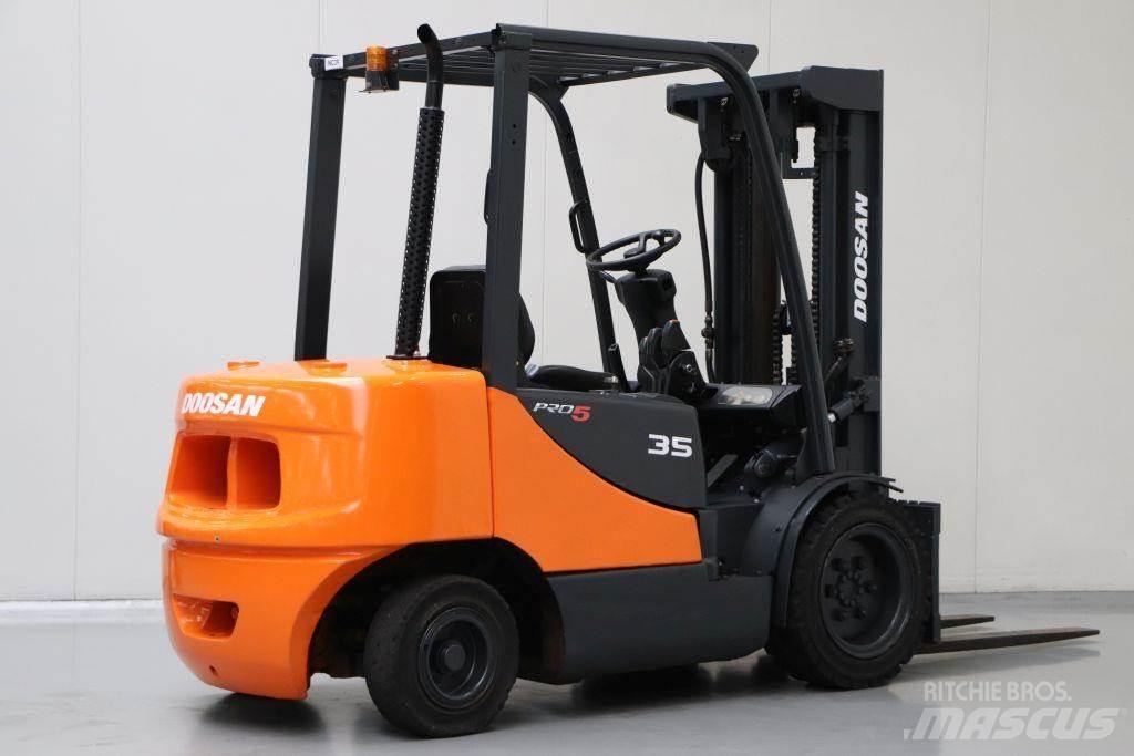 Doosan D35S Dieselové vozíky