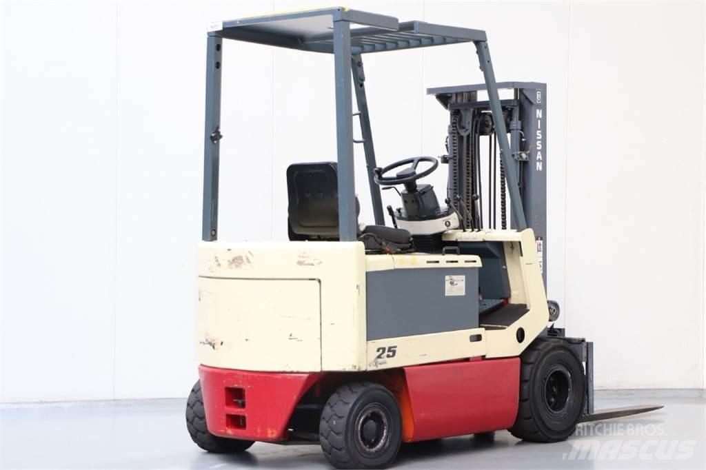 Nissan UM02L25U Akumulátorové vozíky