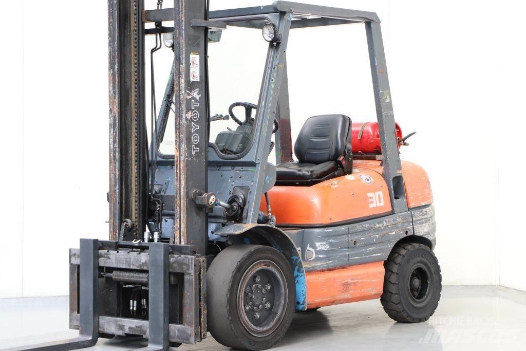 Toyota 02-6FGF30 LPG vozíky