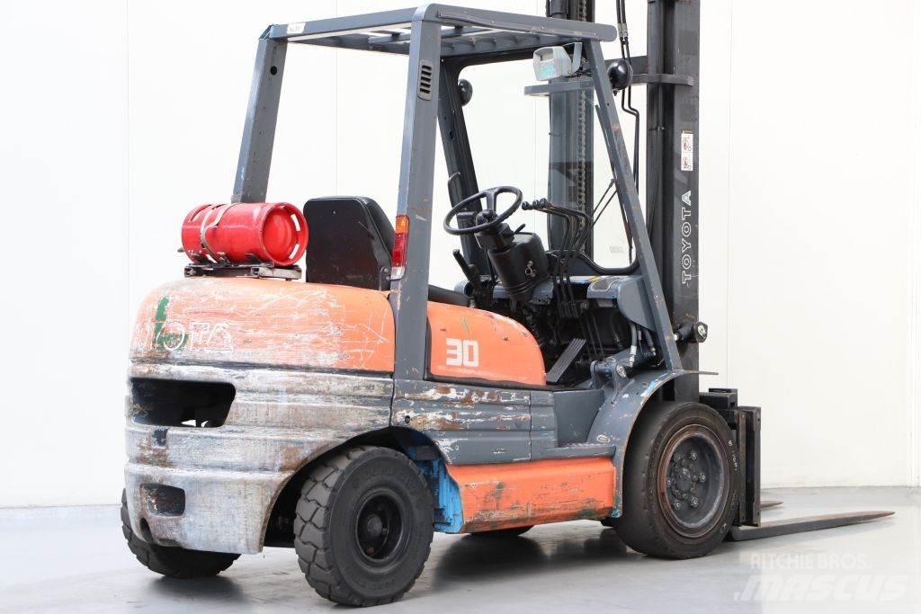 Toyota 02-6FGF30 LPG vozíky