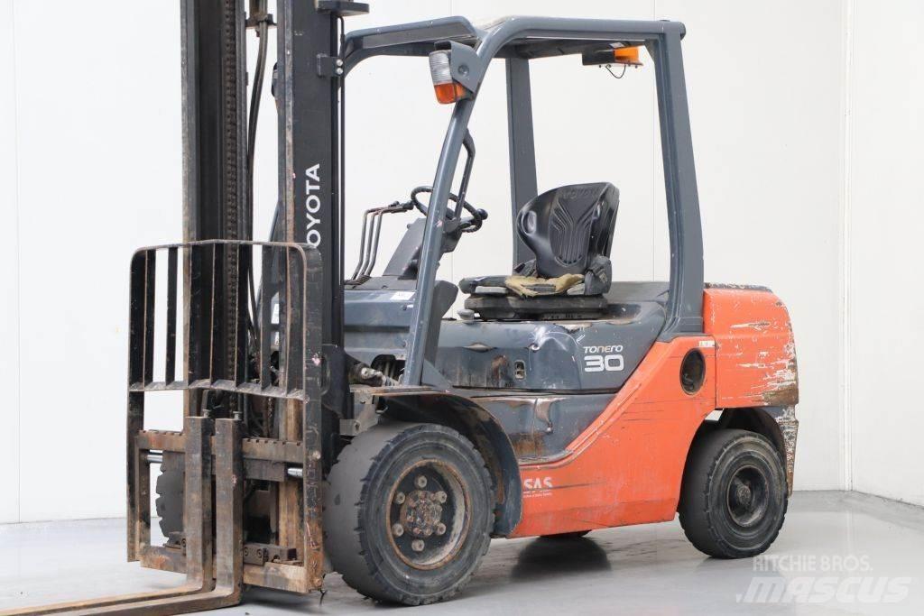 Toyota 02-8FDF30 Dieselové vozíky