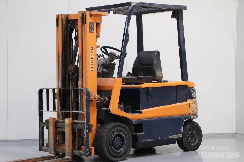 Toyota FBM25 Akumulátorové vozíky