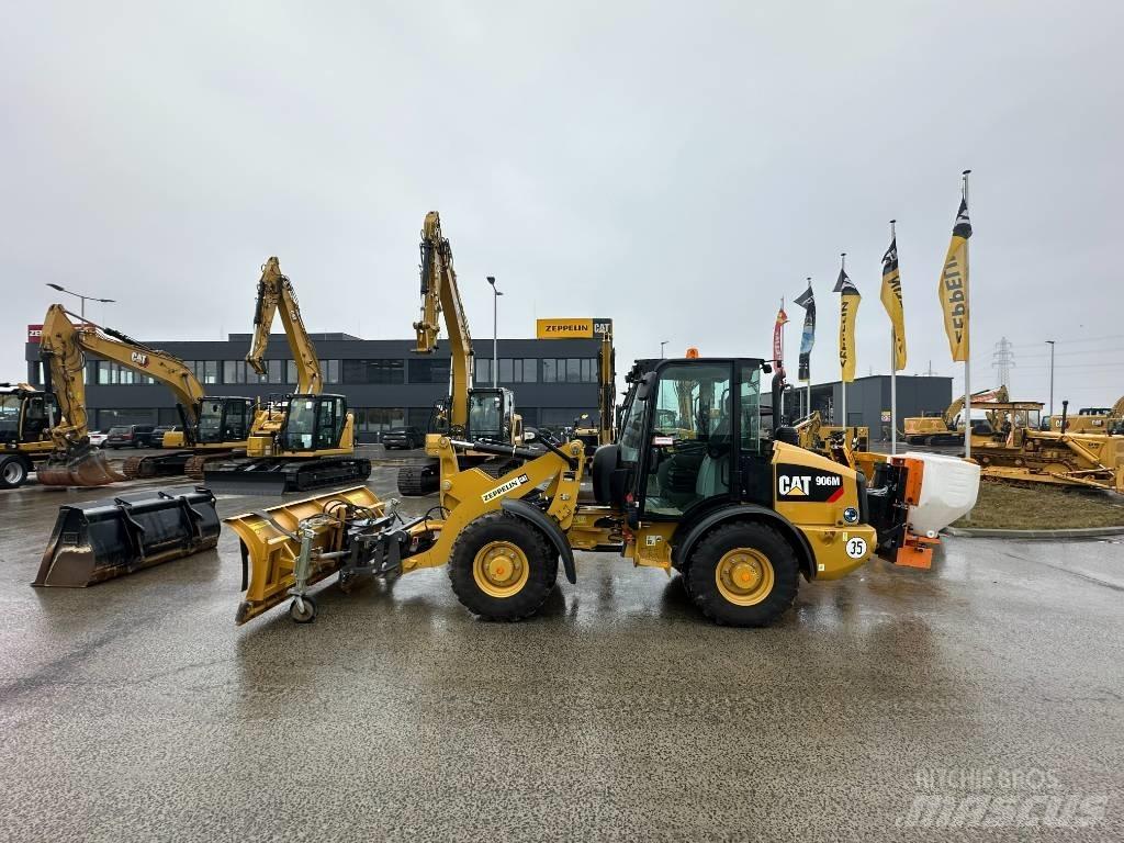 CAT 906 Kolesové nakladače
