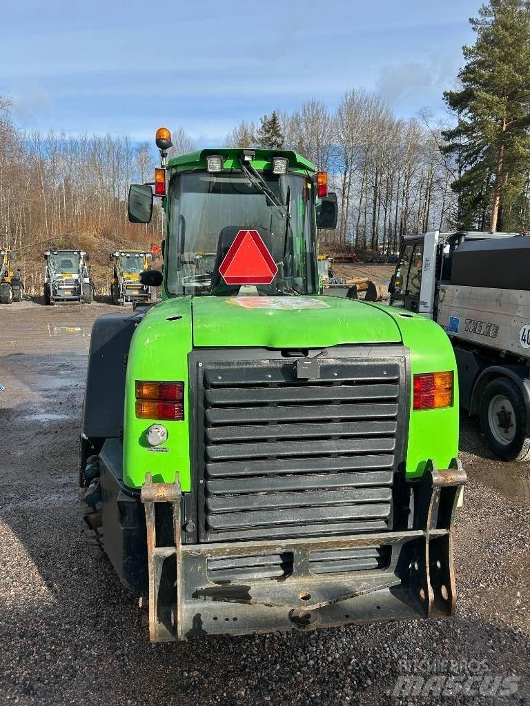 LM Trac 686 Kompaktné traktory