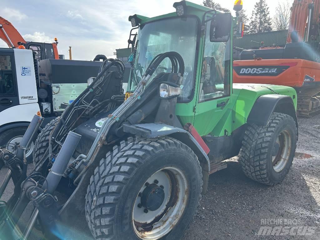 LM Trac 686 Kompaktné traktory