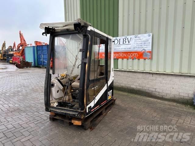 CAT 325 LN Kabíny a interiér