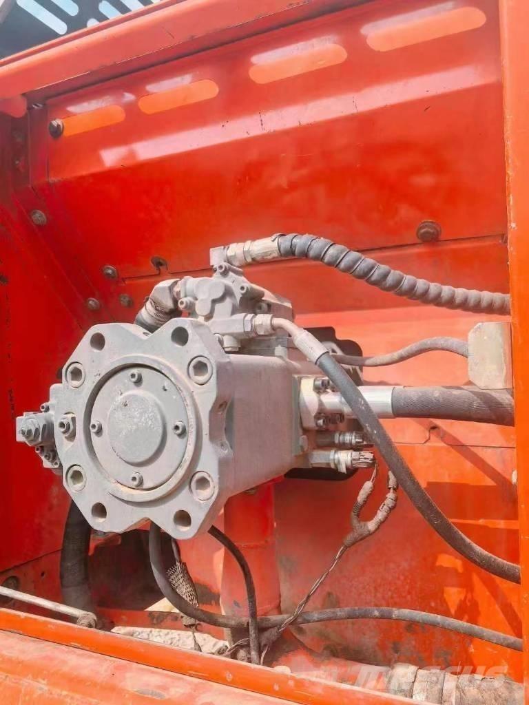 Doosan DX 260 Pásové rýpadlá