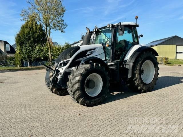 Valtra T214 Versu Traktory