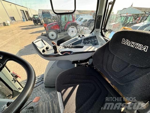 Valtra T214 Versu Traktory
