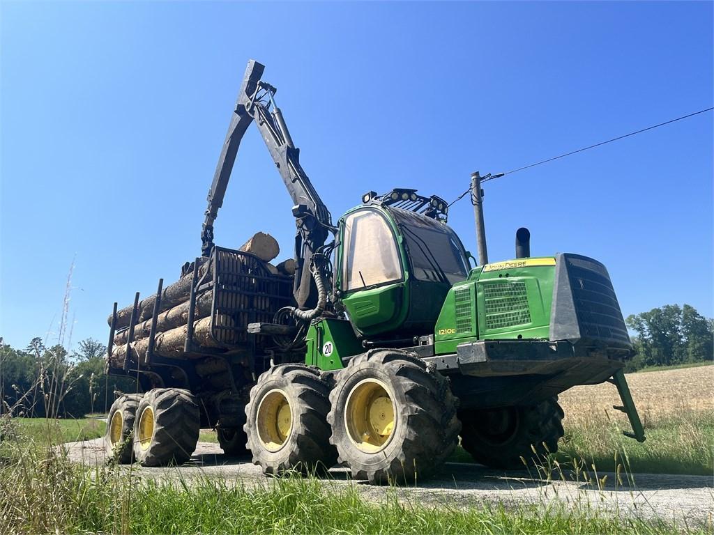 John Deere 1210E Lesné traktory