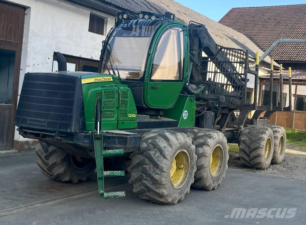 John Deere 1210E Lesné traktory