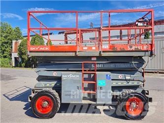SkyJack SJ8841RT Nožnicové zdvíhacie plošiny