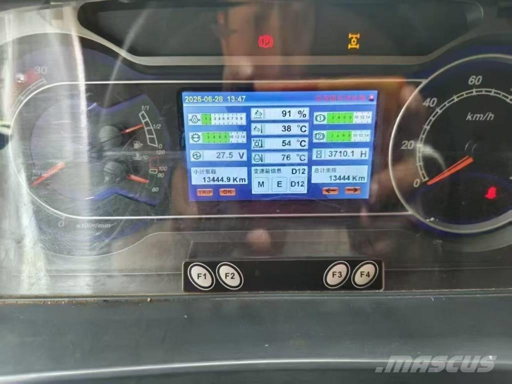 Sany SAC2600C8 Univerzálne terénne žeriavy