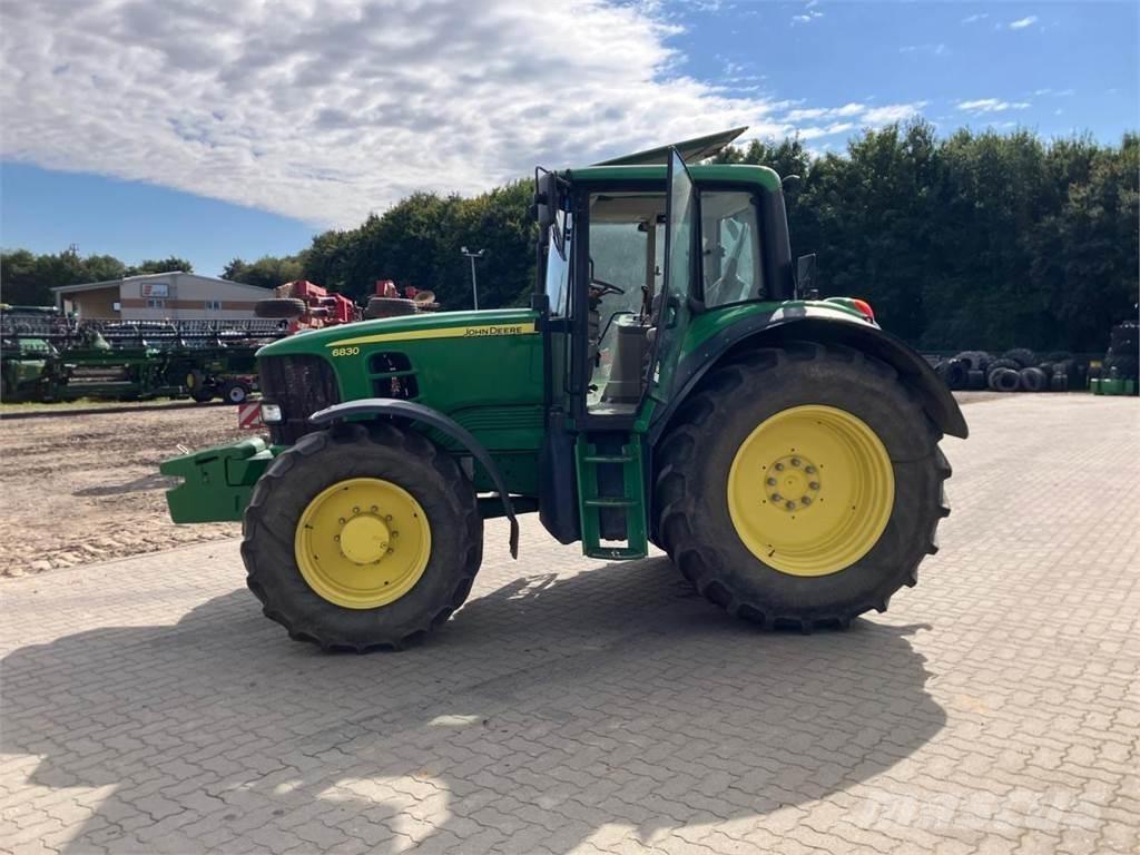 John Deere 6830 Traktory