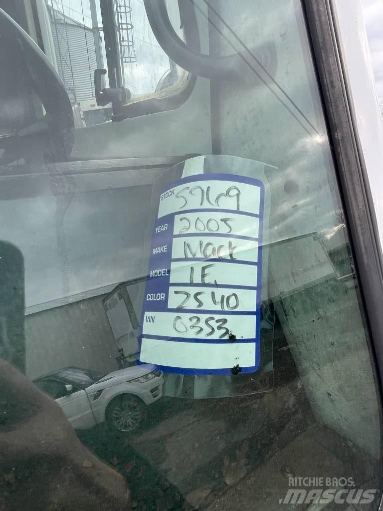 Mack LE613 Smetiarske vozidlá