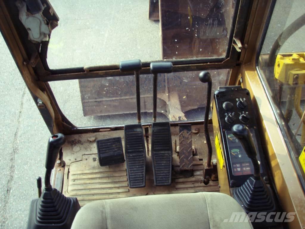 CAT E 70 B Midi rýpadlá 7 t - 12 t