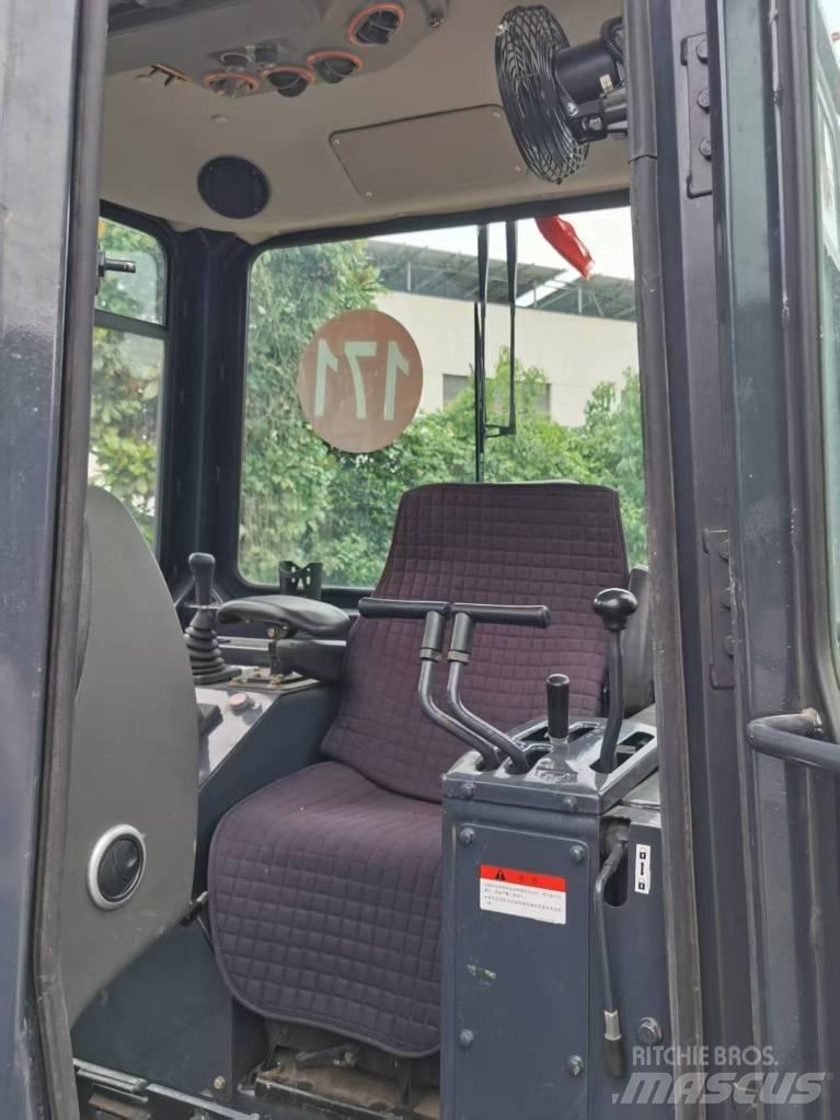 Shantui SD 22 Pásové dozéry