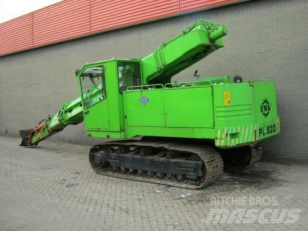  PL820R Špeciálne bagre