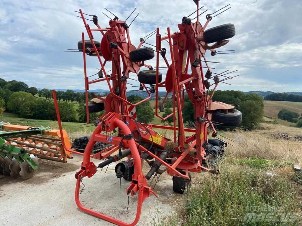 Kuhn GF8702 Obracače a zhrabovače sena