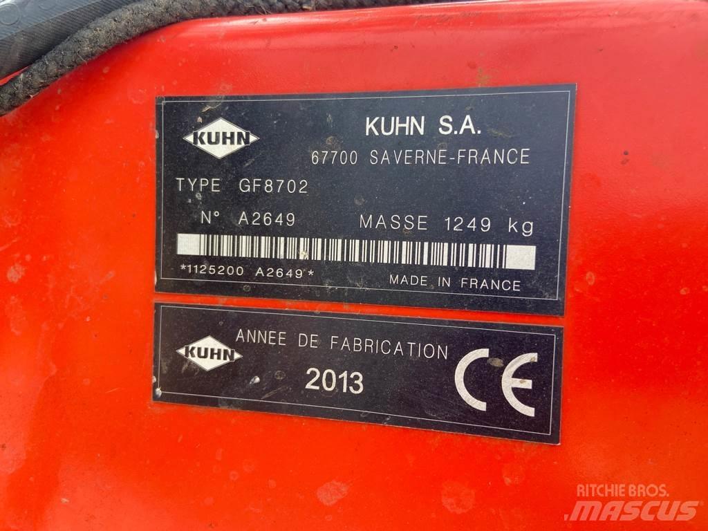 Kuhn GF8702 Obracače a zhrabovače sena