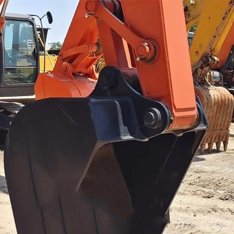 Hitachi ZX 210 Pásové rýpadlá