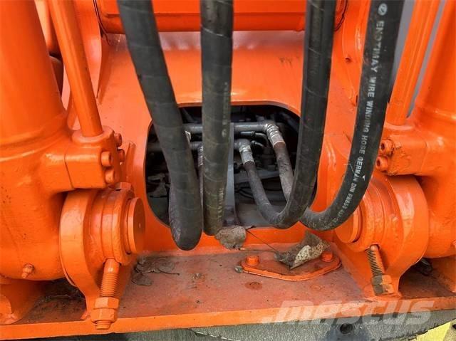 Hitachi EX100 Pásové rýpadlá