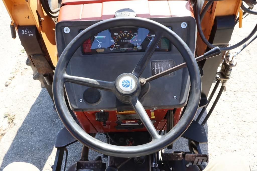 New Holland 70-56 Traktory