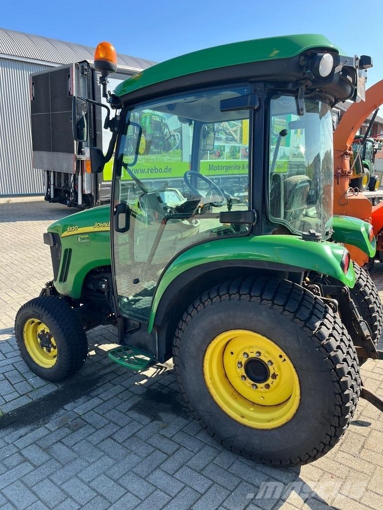 John Deere 3320 Kompaktné traktory