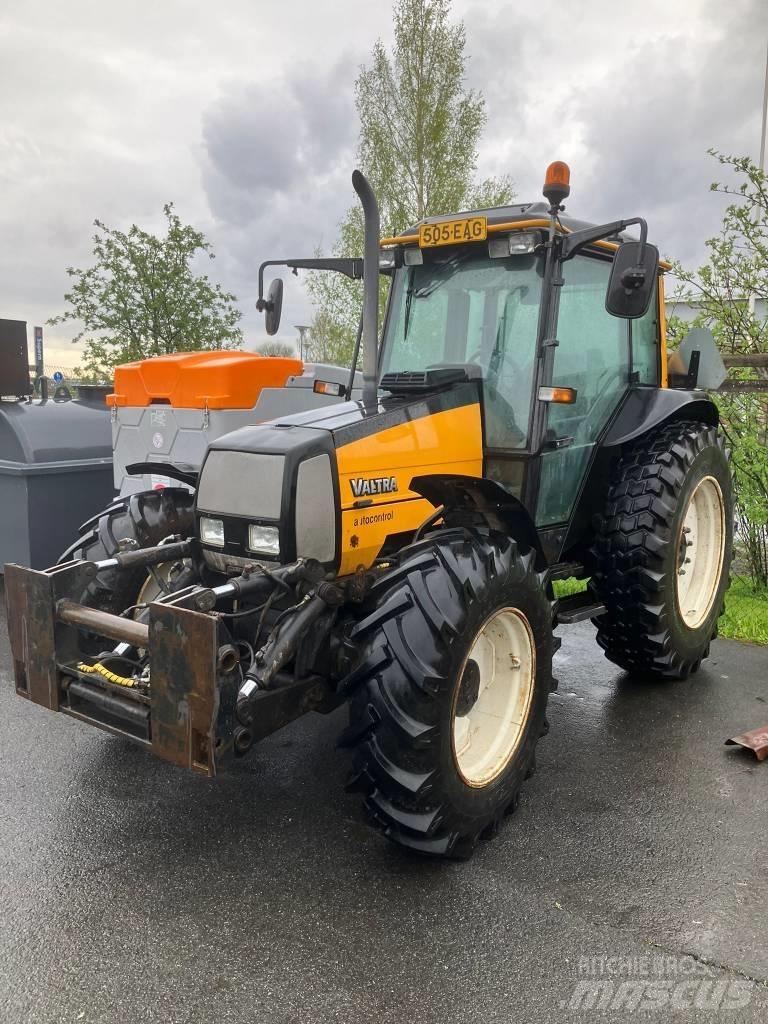 Valtra A85 Traktory