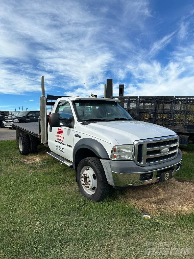 Ford F 550 XLT Plošinové nákladné automobily/nákladné automobily so sklápacími bočnicami
