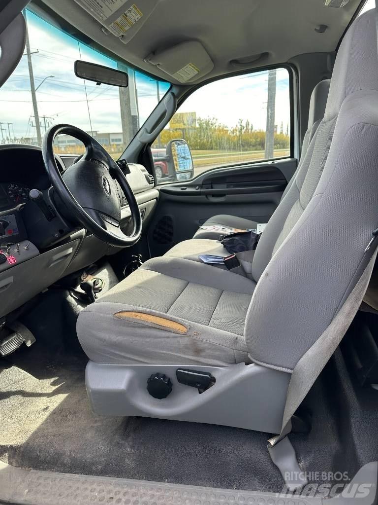 Ford F 550 XLT Plošinové nákladné automobily/nákladné automobily so sklápacími bočnicami