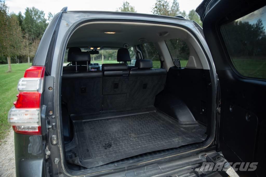 Toyota Landcruiser Automobily