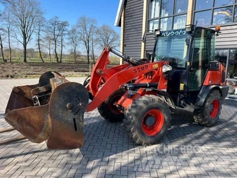 Kubota R 082 Kolesové nakladače