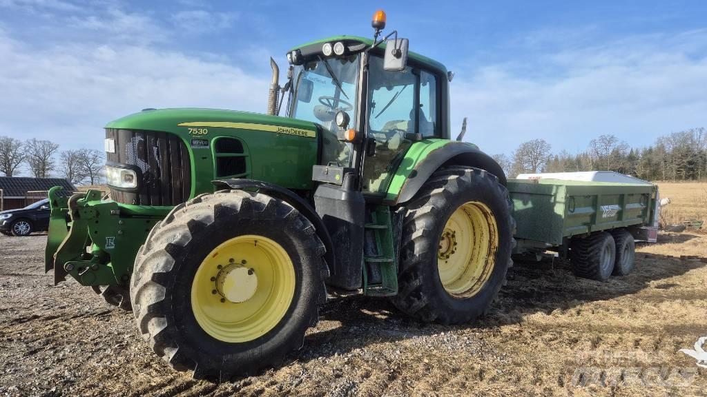John Deere 7530 Traktory