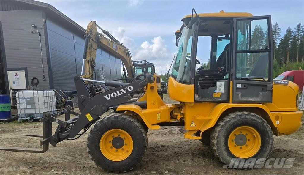 Volvo L30G Kolesové nakladače