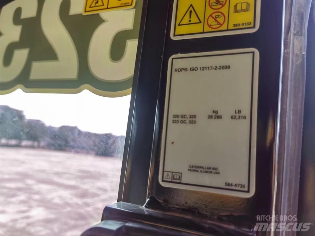 CAT 2022 CAT 323 Kolesové rýpadlá