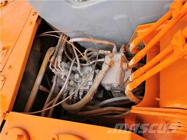 Hitachi EX60 Pásové rýpadlá