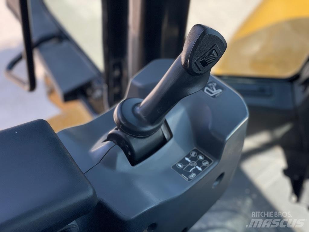 CAT 966M XE Kolesové nakladače