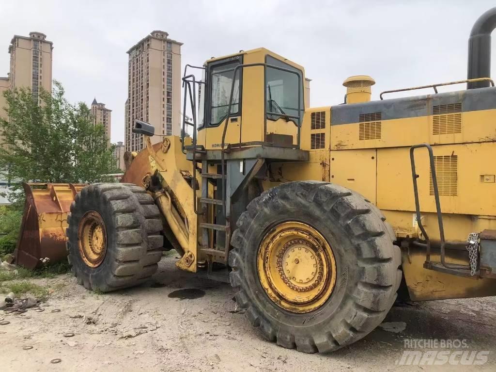Komatsu WA 600-3 Kolesové nakladače