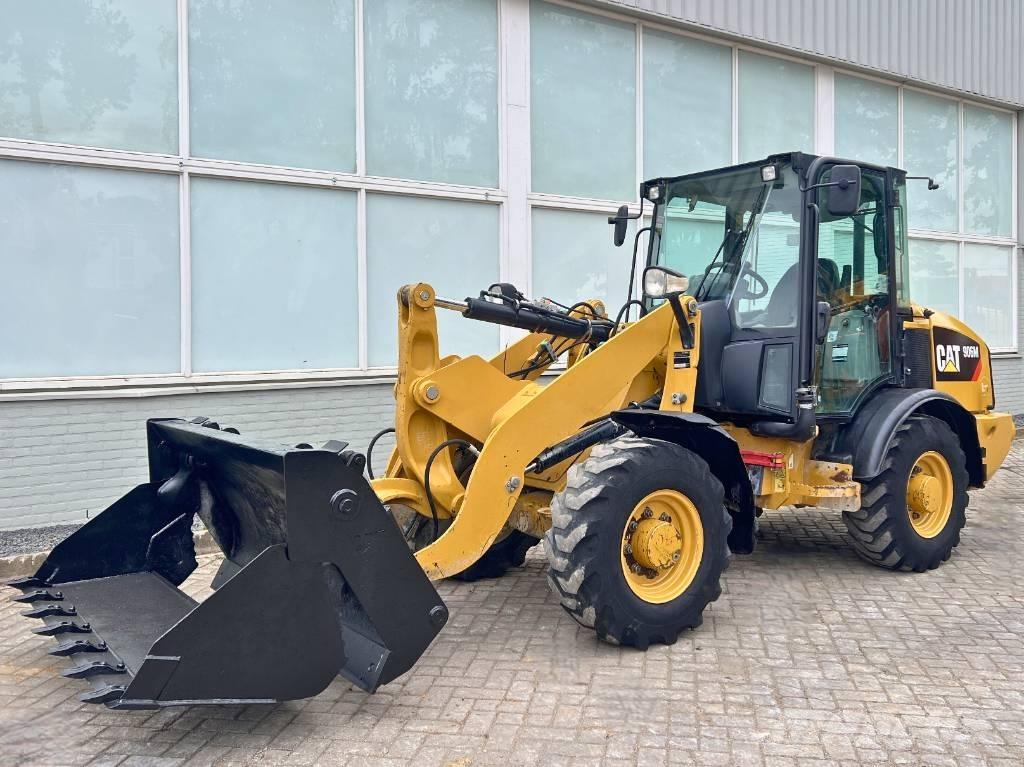 CAT 906 M    2016 Kolesové nakladače
