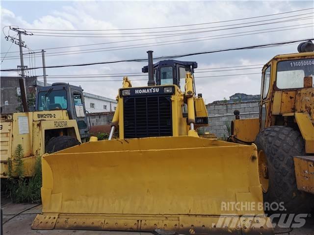 Komatsu D85-21 Pásové dozéry