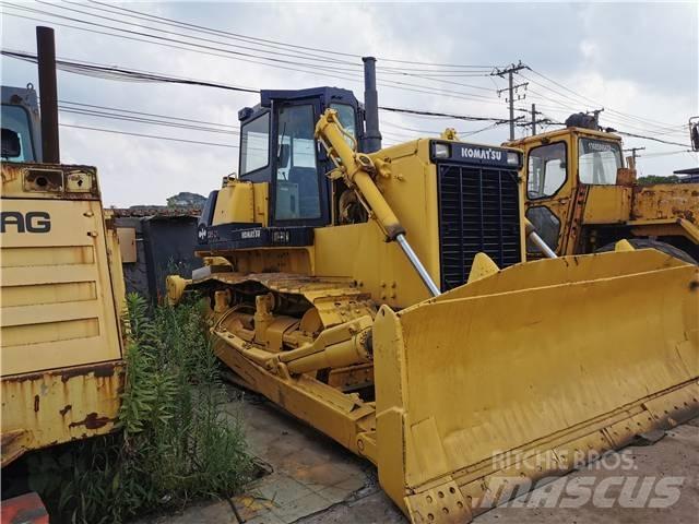 Komatsu D85-21 Pásové dozéry