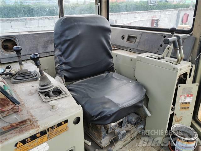 Komatsu D85-21 Pásové dozéry