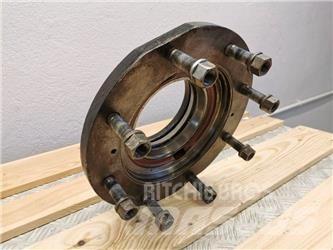 JLG 307 wheel hub Pneumatiky, kolesá a ráfiky