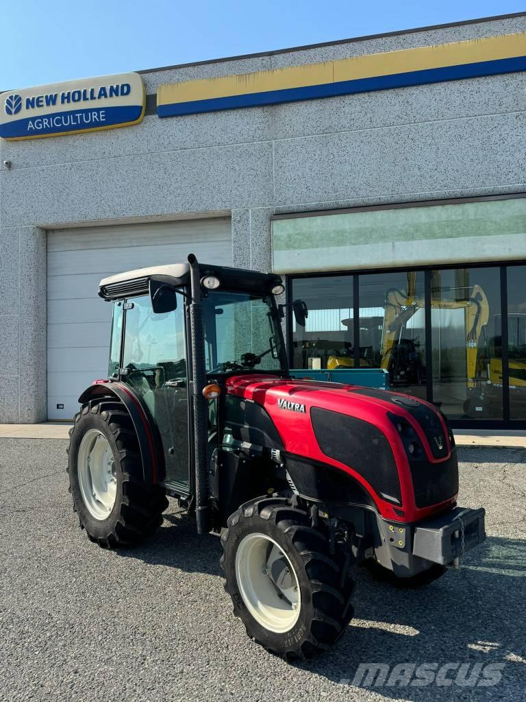 Valtra F95 Traktory